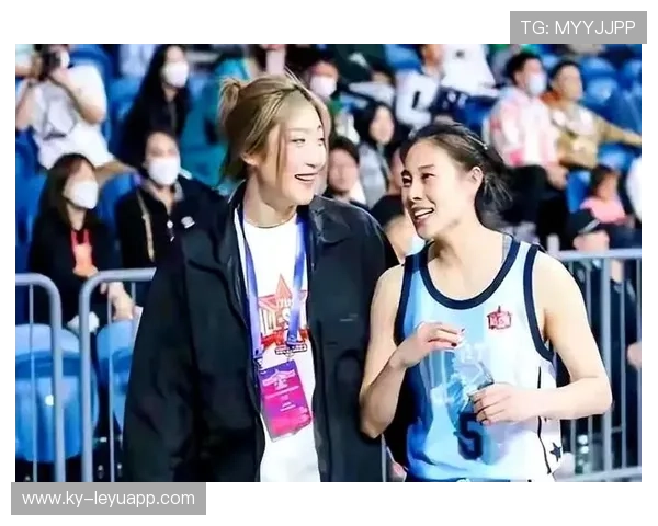 北京首钢女篮开季连胜，张芷婷与李梦无懈可击